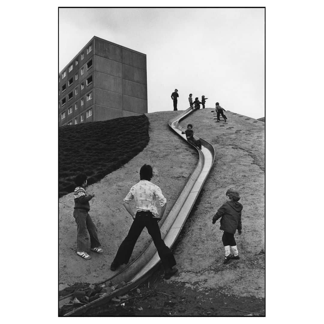 Magnum Photosさんのインスタグラム写真 - (Magnum PhotosInstagram)「#FromtheArchive: Suburb of Newcastle Upon Tyne. England. 1977.⁠ .⁠ © Martine Franck/#MagnumPhotos」10月18日 2時02分 - magnumphotos