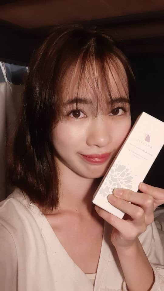 菅原京香のインスタグラム：「⚠️ど素っぴん公開してます笑 眉毛ないです  とにかく忙しくてスキンケアの時間がない人におすすめの化粧水 @anclvis.jp 🧴  詳しくは投稿見てね♥️   #anclvis #アンクルイス #anclvis_fan #スキンケア #スキンケア用品 #美意識 #美意識向上 #monipla」