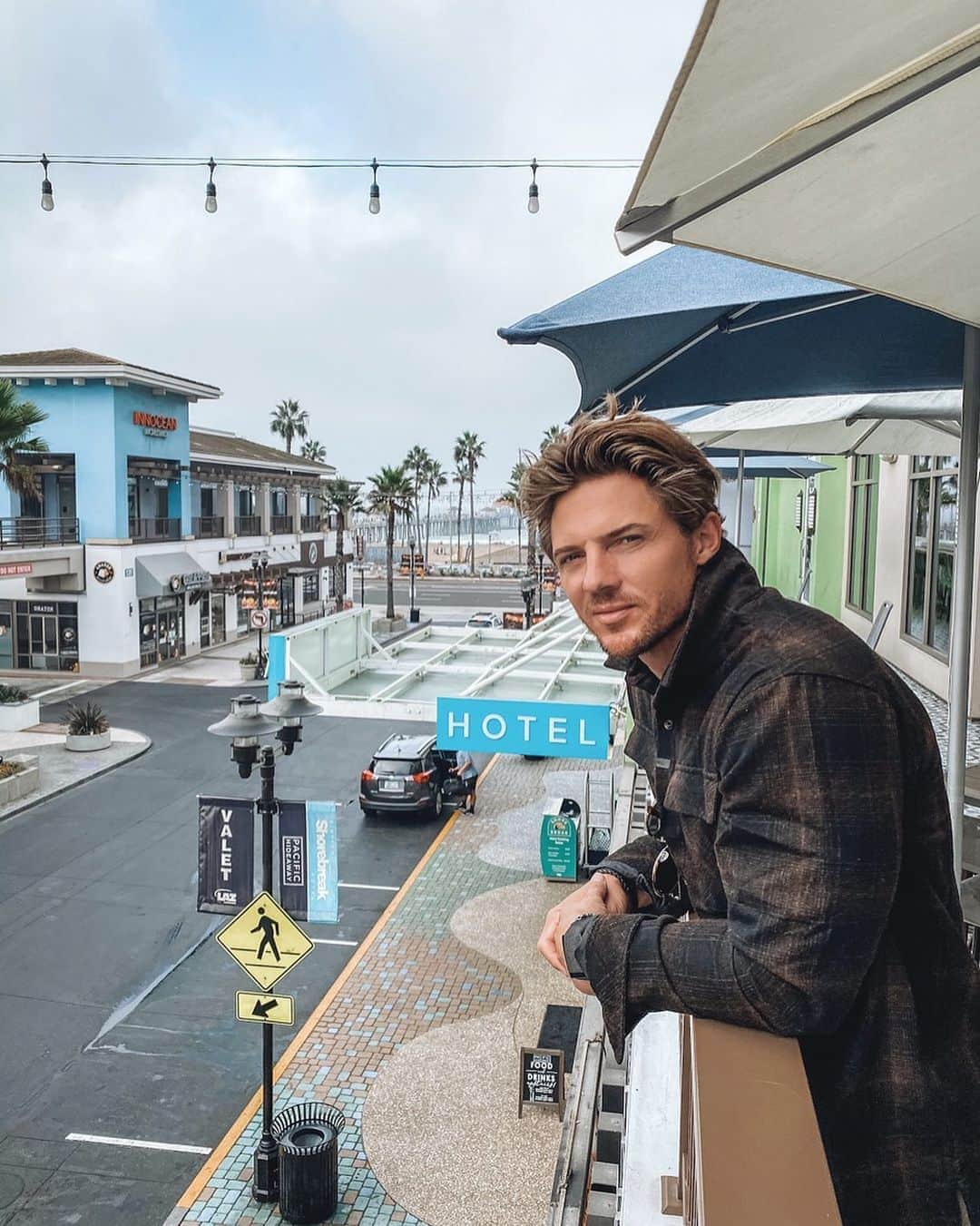 スティーブ・クックのインスタグラム：「Welcome to hotel California」