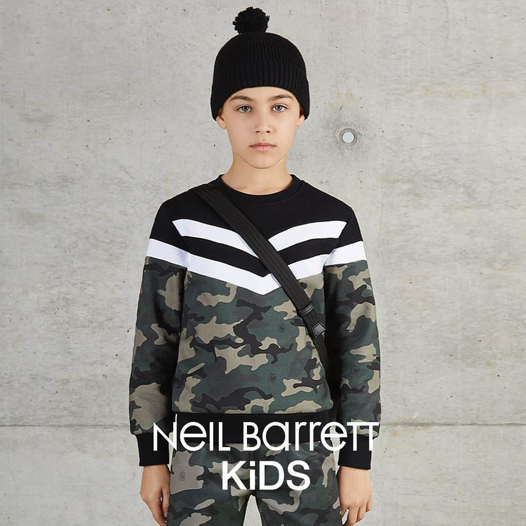 ニールバレットさんのインスタグラム写真 - (ニールバレットInstagram)「Neil Barrett FW20 Kidswear / Star Camo Modernist Sweatshirt.  Now available at NeilBarrett.com  #NeilBarrett #NBKids #Kidswear #FW20」10月18日 2時10分 - neilbarrett