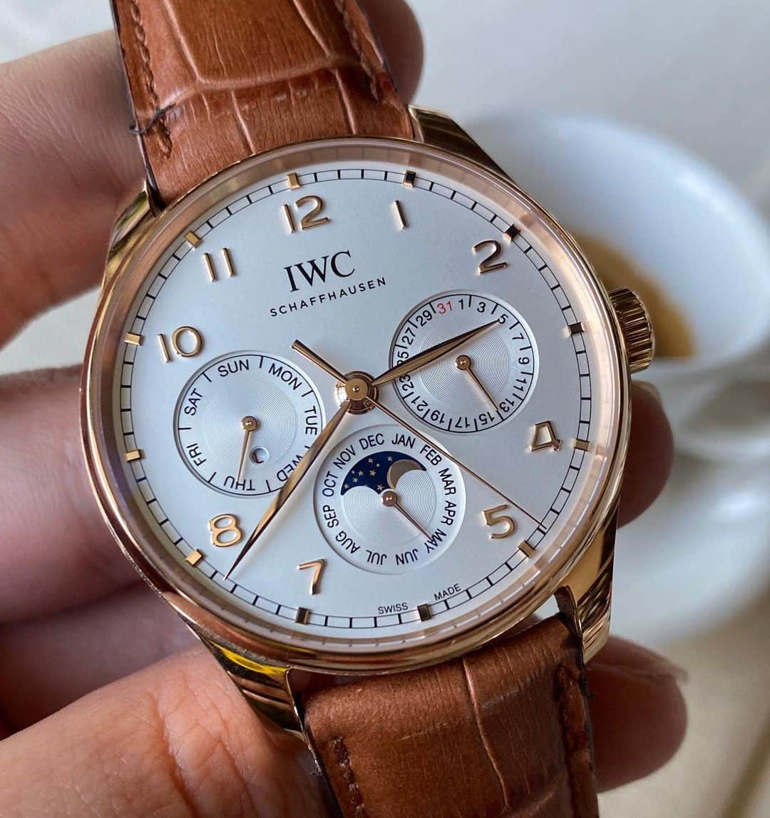 WATCHMANIAさんのインスタグラム写真 - (WATCHMANIAInstagram)「Fairly new @iwcwatches Portugieser Perpetual Calendar 42mm, such a balanced and clean dial. And 42mm size make it wearable every day. Would you prefer this over 44mm version on the right 👉 ?  #iwc #iwcportugieser #iwcwatches #iwcportugueseperpetualcalendar #iwcperpetualcalendar #watchmania」10月17日 17時19分 - watchmania