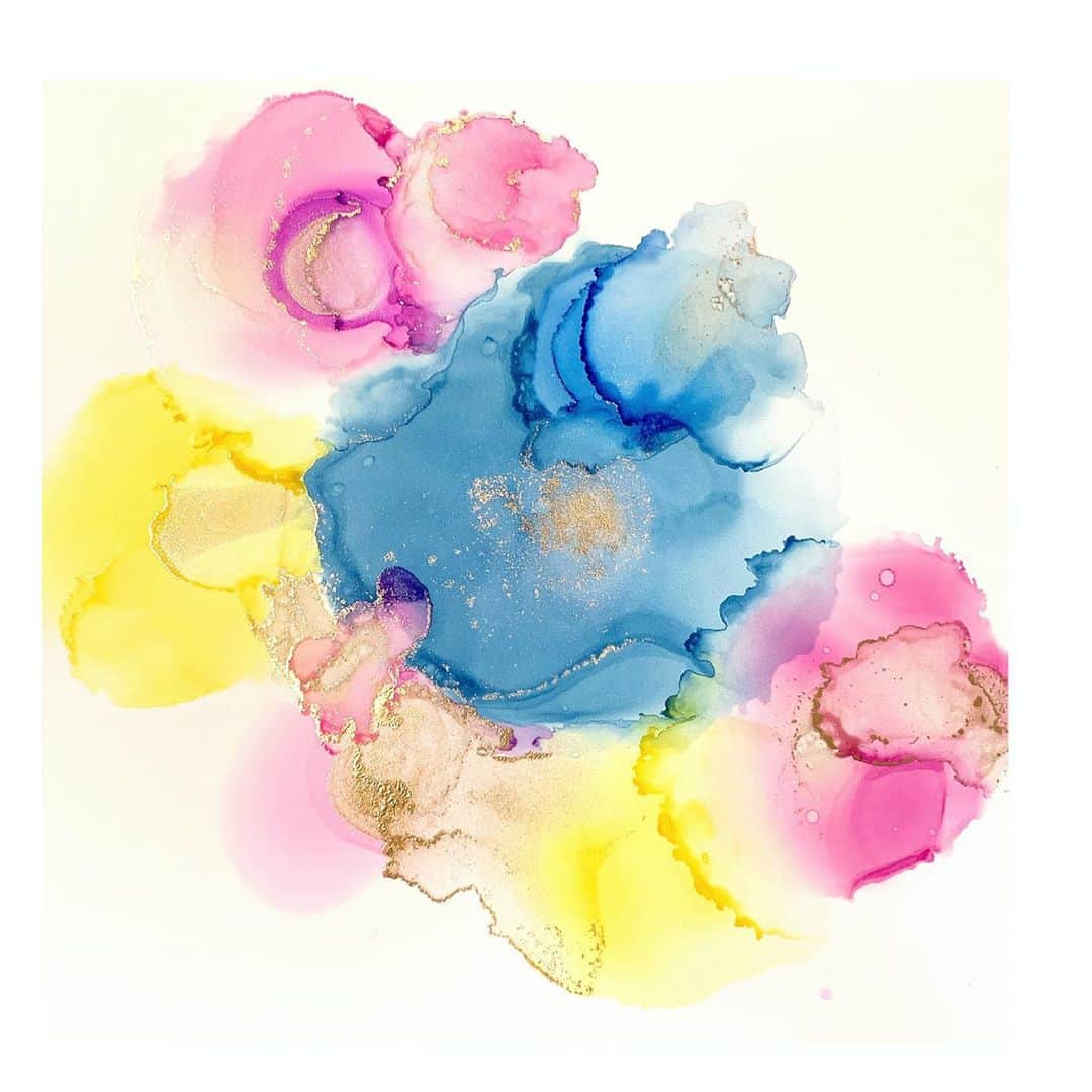 中野公美子さんのインスタグラム写真 - (中野公美子Instagram)「本日の作品。 お花にするつもりは特になかったけど、 お花みたいな感じに仕上がった🌸  #アルコールインクアート #コピックインク #alcoholinkart」10月17日 17時25分 - kumikorion