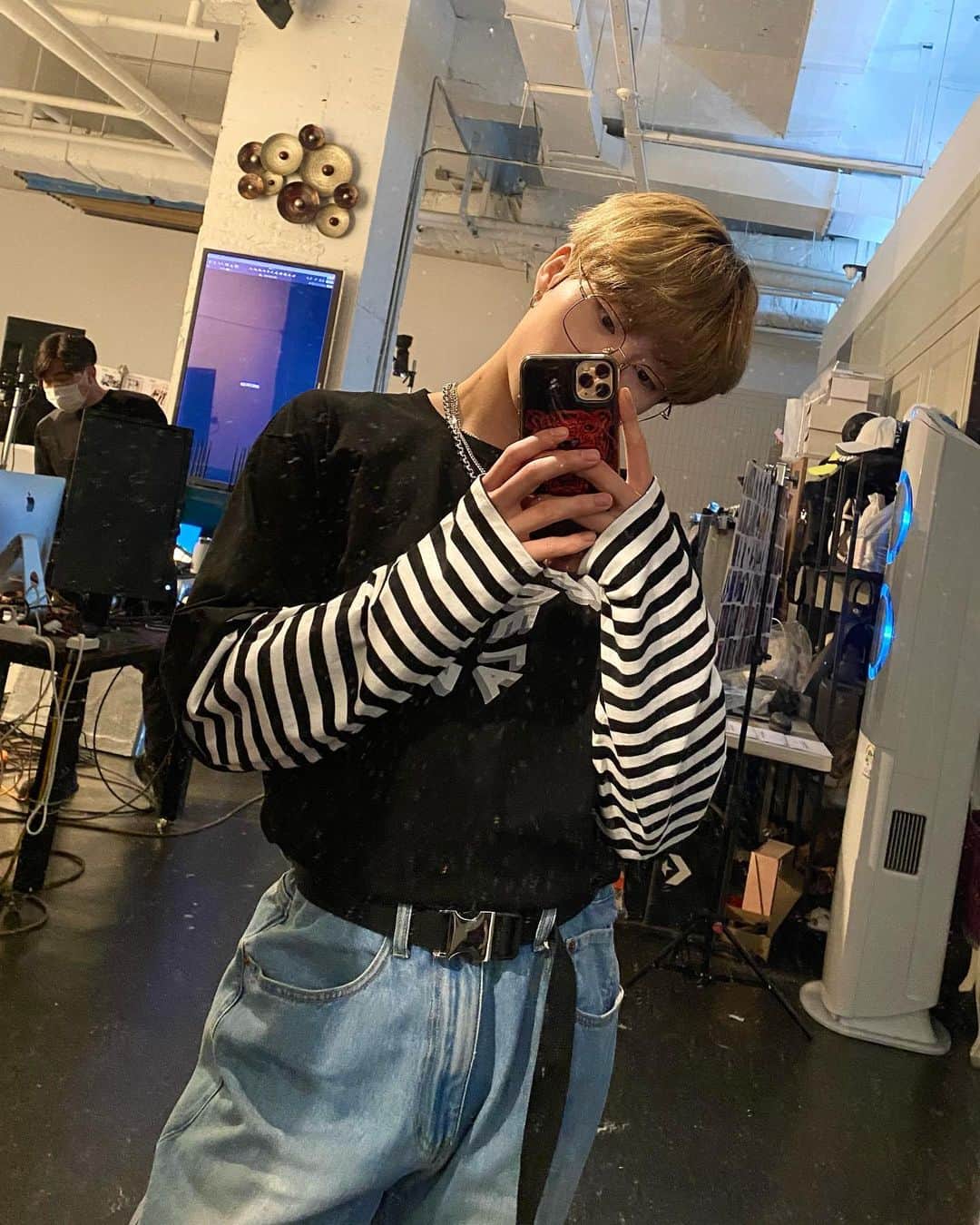ピョン・ヒョンミンのインスタグラム：「머리 무슨색할까🤓」