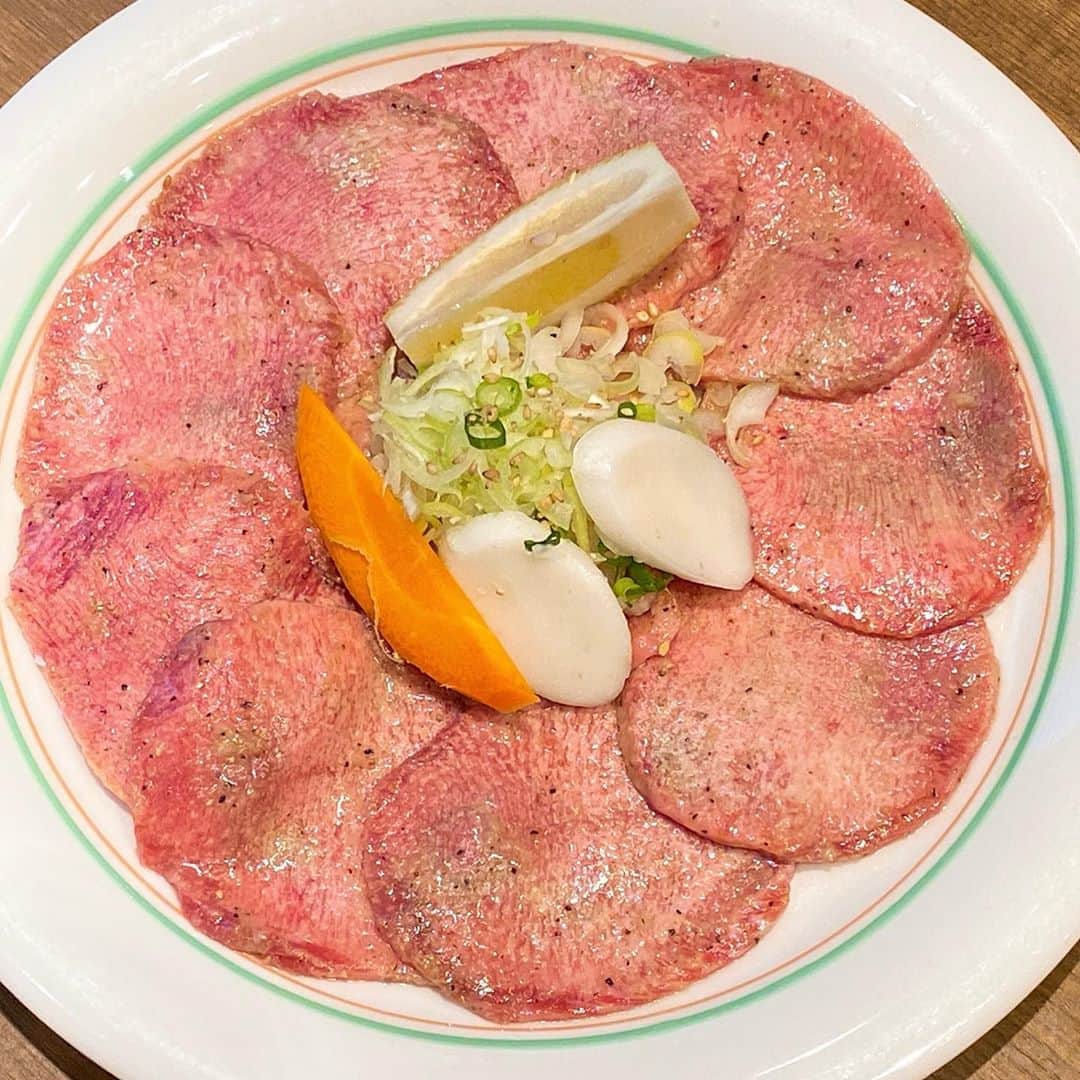 のインスタグラム：「お食事のお誘いをたくさんいただき本当に感謝しています。昨日、2021年5月の約束が入りはじめました。4月はもうけっこう埋まってきてます。誰やねん俺。 #焼肉 #東京焼肉 #塩タンなのか以下略」
