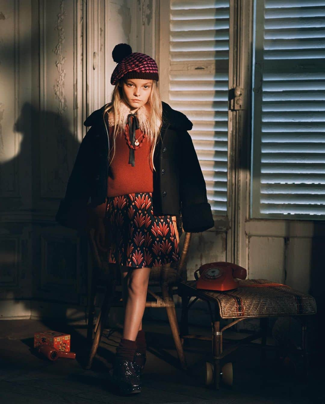 ZARAさんのインスタグラム写真 - (ZARAInstagram)「FW20 Campaign. Kids Collection Creative Direction: @fabienbaron Photographs: @alasdairmclellan Stylist: Karl Templer #KarlTempler Hair and Make up: @benjaminmullerhair & @lilichoimakeup  #aw20 #zarakids #zaracampaign #fw20 @zarakids」10月17日 17時53分 - zara