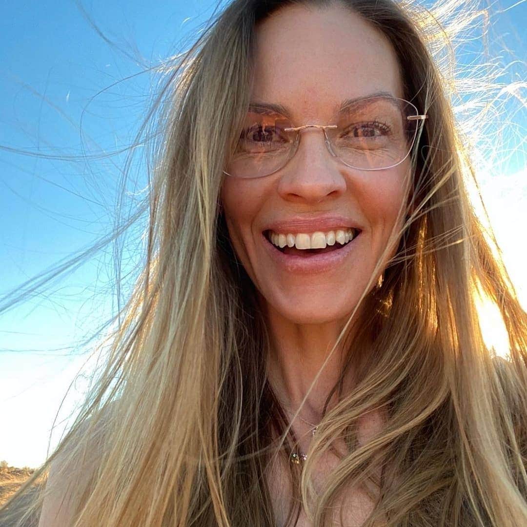 シルエットのインスタグラム：「We love how @hilaryswank is channeling her inner astronaut with Titan Minimal Art glasses – just like her TV character. Our TMA design has been the eyewear of choice for astronauts and has been worn on 37 space missions to date. 🚀 .  .  .  #silhouetteeyewear #tryitwearitloveit #eyeweardesign #luxuryeyewear #fashioneyewear #opticalframes #hilaryswank」