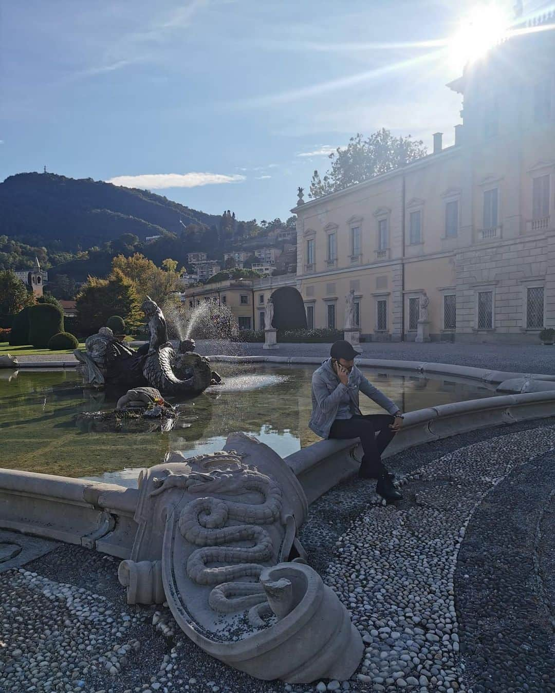 藤井裕史のインスタグラム：「The best location to talk about next destination. #lagodicomo #italy」