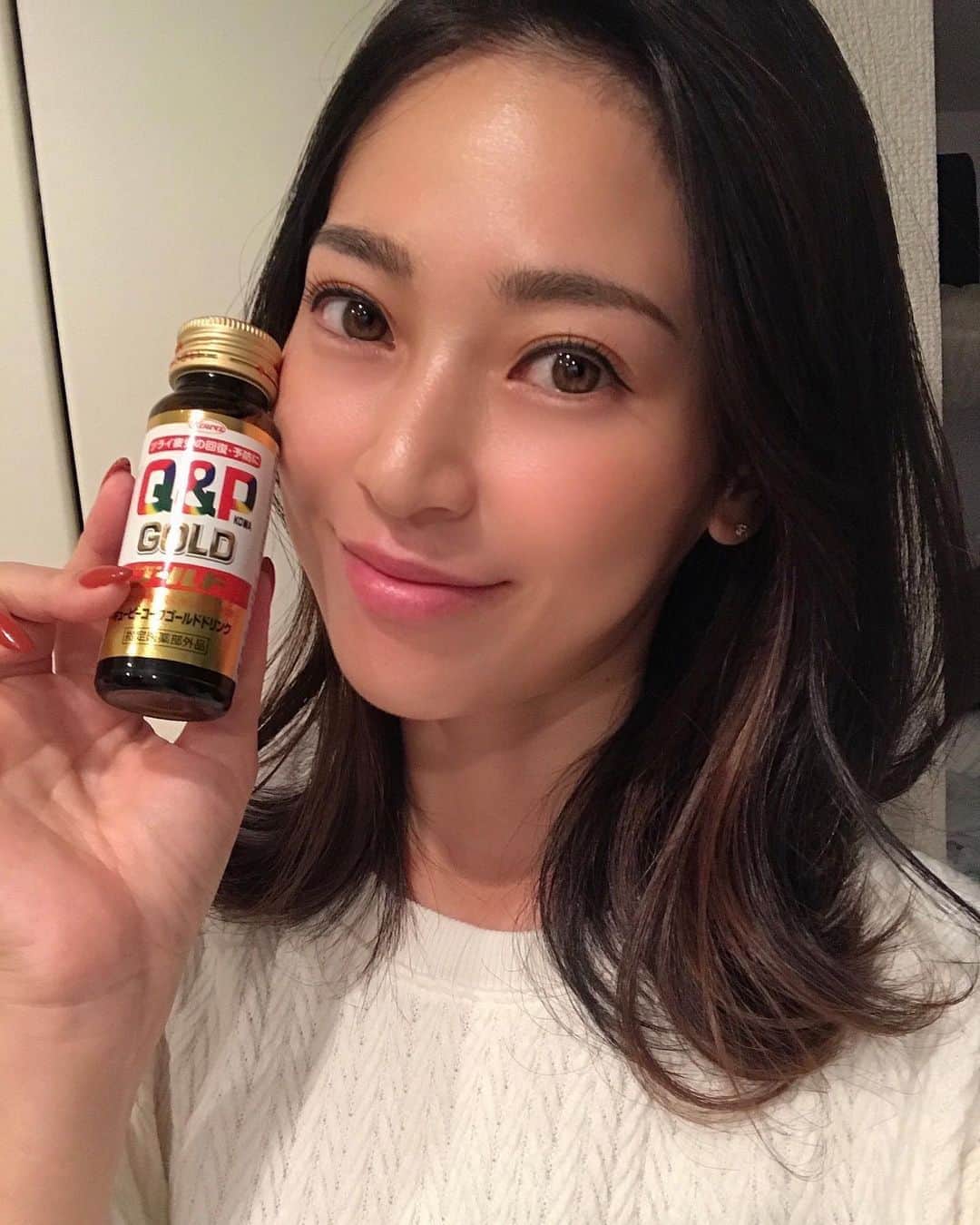 のインスタグラム：「* キューピーコーワゴールドドリンク‼︎ 疲れた時や頑張りたい時に飲んでます😋 ドリンクタイプと錠剤があります😊 皆さんも是非飲んで試してみてください😊 . . . #キューピーコーワゴールド #ドリンク #錠剤 #滋養強壮 #疲れ #疲労回復 #虚弱体質 #生薬 #漢方 #改善 #効果抜群 #イヤリングカラー #眉アートメイク #instagolf  #golf  #lpga #女子プロゴルファー #ゴルフ女子 #興和 #ゴルフコーデ  #골프 #高尔夫 #テーラーメイド #TaylorMade #ルコック #コーワ #バンテリン #豆蔵 #lecoqsportif」