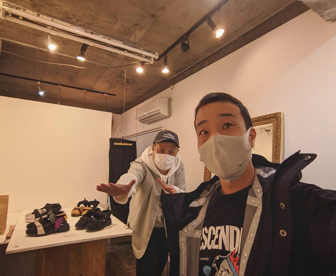 磯部正文のインスタグラム：「ORPHICの展示会 間に合った〜 タカも元気そうで なにより🤓」