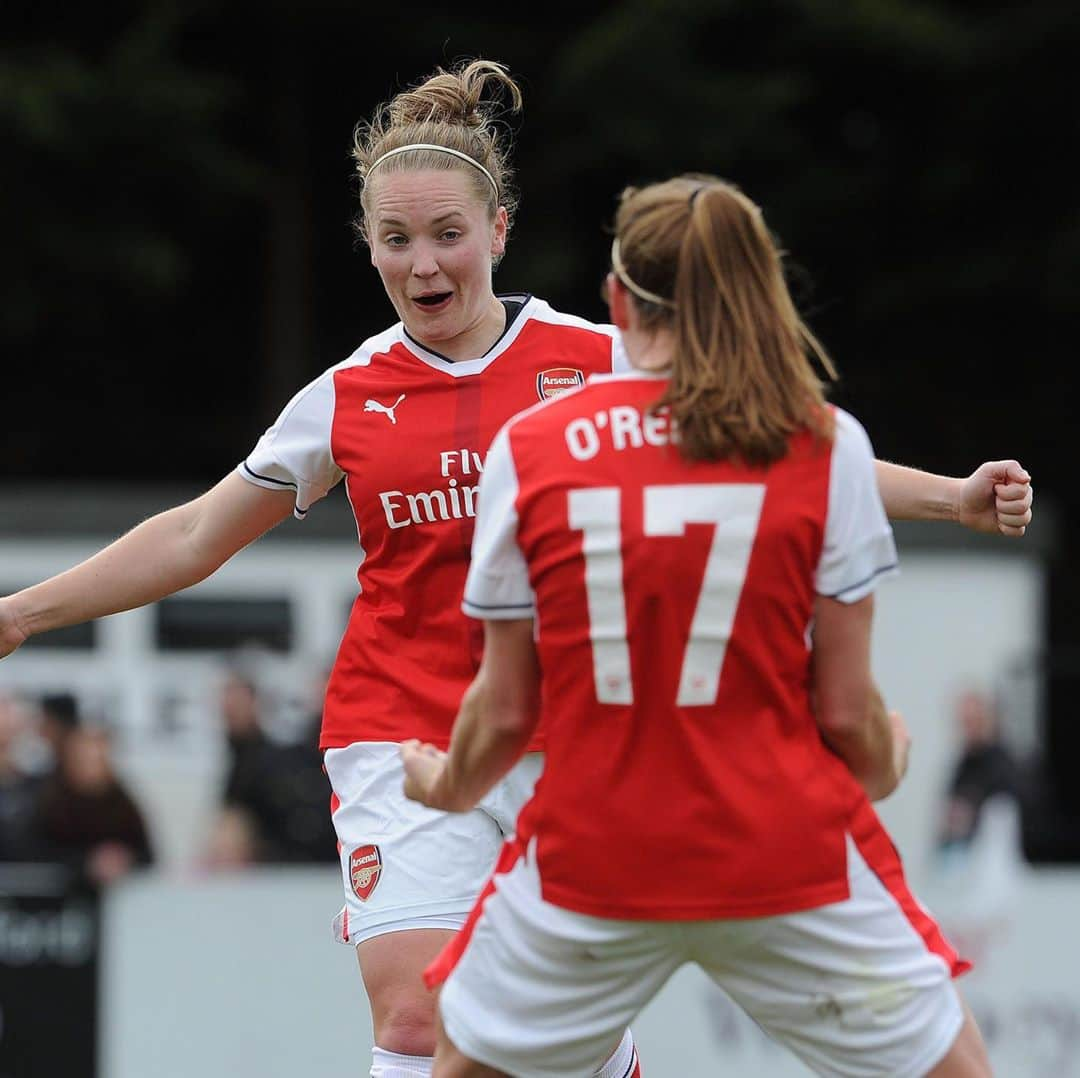 Arsenal Ladiesさんのインスタグラム写真 - (Arsenal LadiesInstagram)「🔙 #OnThisDay in 2016... #CaptainLittle re-signed for The Arsenal! ✍️」10月17日 18時15分 - arsenalwfc