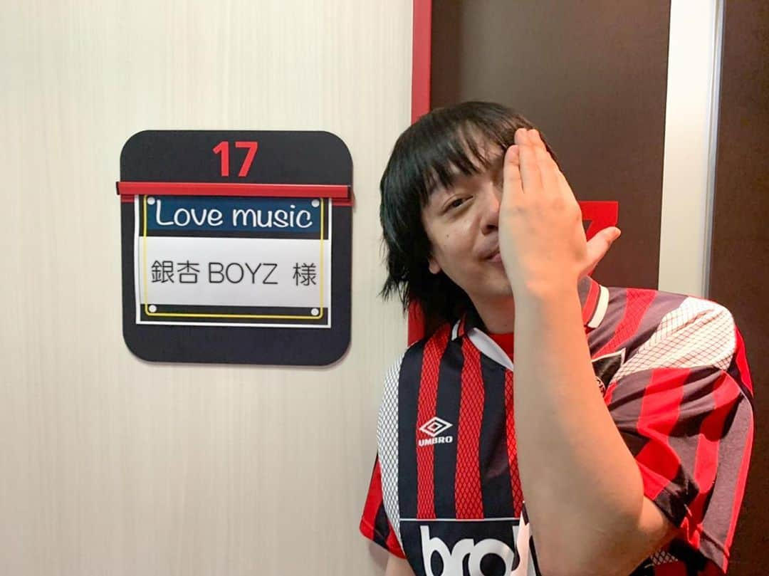 フジテレビ「Love music」さんのインスタグラム写真 - (フジテレビ「Love music」Instagram)「銀杏BOYZさん﻿ オフショット頂きました﻿ ﻿ 明日よる24:30〜放送✨ ☾﻿ ※地域によって放送日程が異なります。﻿ 各放送局のHPにてご確認下さい﻿ ﻿ #銀杏BOYZ﻿ #峯田和伸﻿ #楽屋の前で #オフショット﻿ #Lovemusic﻿ #ラブミュージック﻿ #フジテレビ」10月17日 18時30分 - lovemusic_fujitv