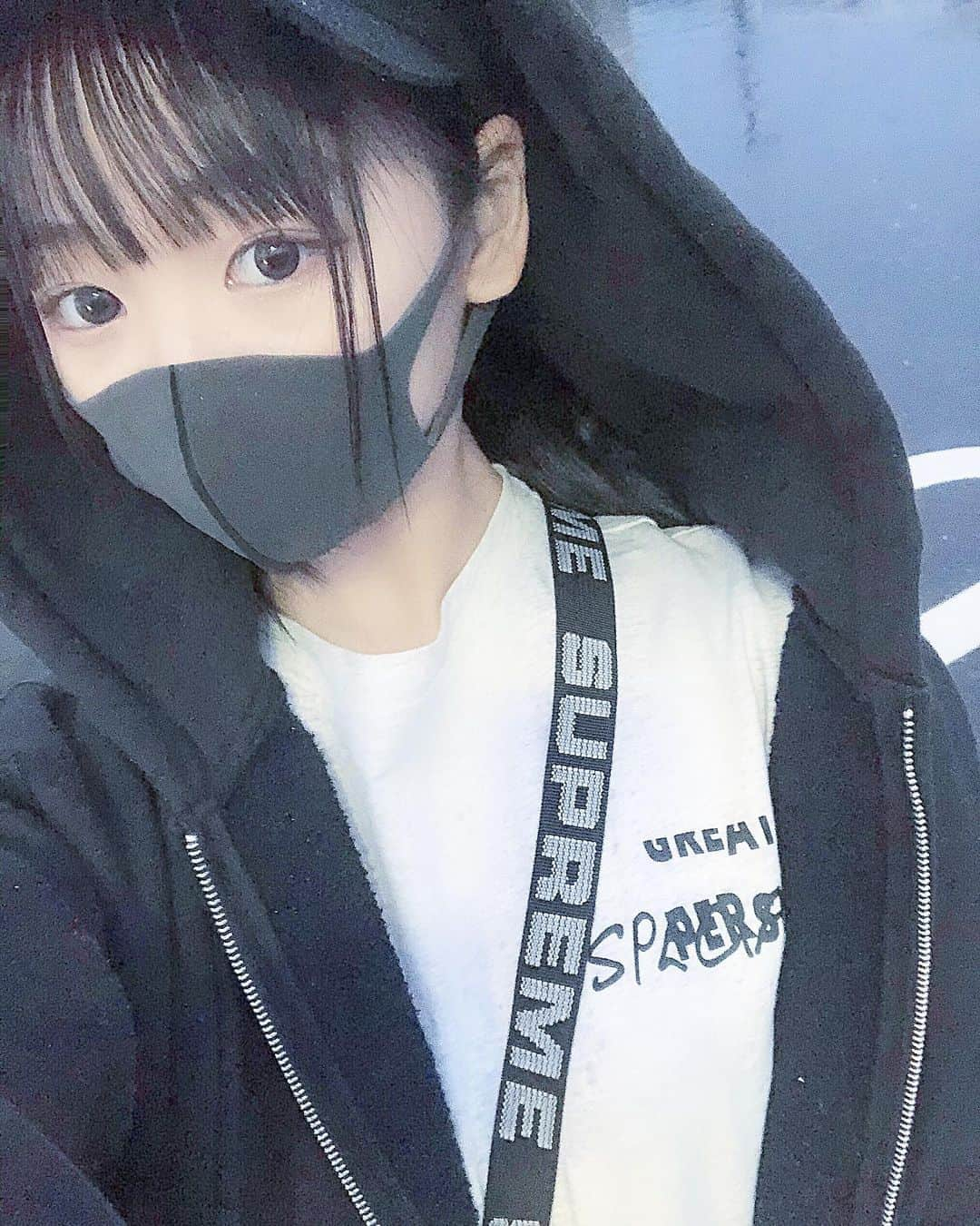 こあ（ゆずこあ）のインスタグラム：「・ 今日は雨で天気悪かったね〜〜😞🌧 明日は晴れますように❕❕ ・ ・ TOPSは @beep_ss さんの😽🤍」