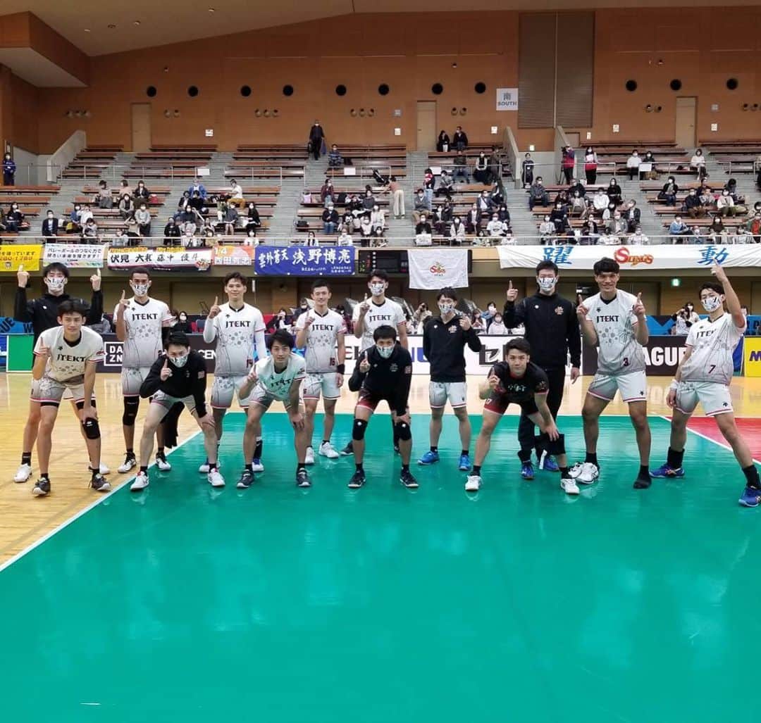 のインスタグラム：「． Vリーグ開幕しました！ ファンの皆様の前でプレーできる喜びで今日はいっぱいでした。 ． 明日も勝つぞ！ ． そして、誕生日おめでとうとたくさん言っていただいて幸せでした！ 東レアローズさんの選手からも誕生日おめでとうと言ってもらえてやはりバレーボールっていい競技だなと改めて思いました😘 ． 今シーズンもジェイテクトSTINGSへのご声援、宜しくお願いします！！！！！！ ． #vリーグ  #ジェイテクトstings」