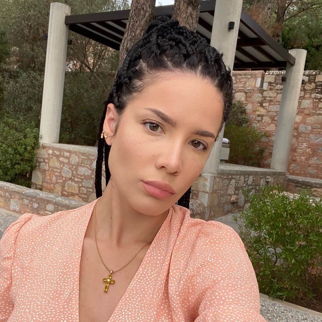 Halseyのインスタグラム：「growing faster than my skin can bear.」