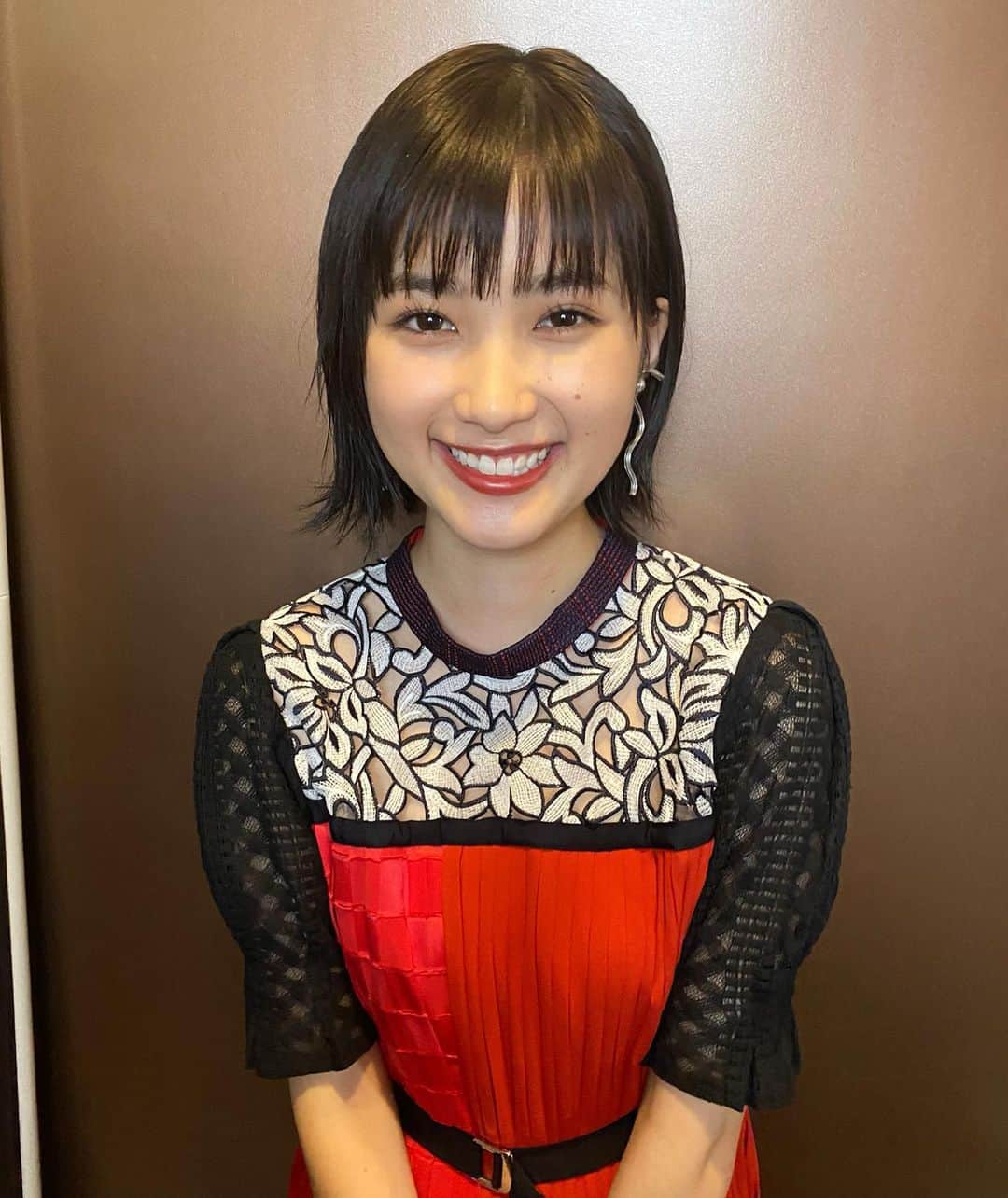 高橋有紀のインスタグラム：「井頭愛海ちゃん主演の鬼ガール舞台挨拶のヘアメイクでした！ 大阪弁にいつもずっとニコニコでほんとにかわいい素敵な女優さん！！ #hairmake #osakana_yuki #井頭愛海」