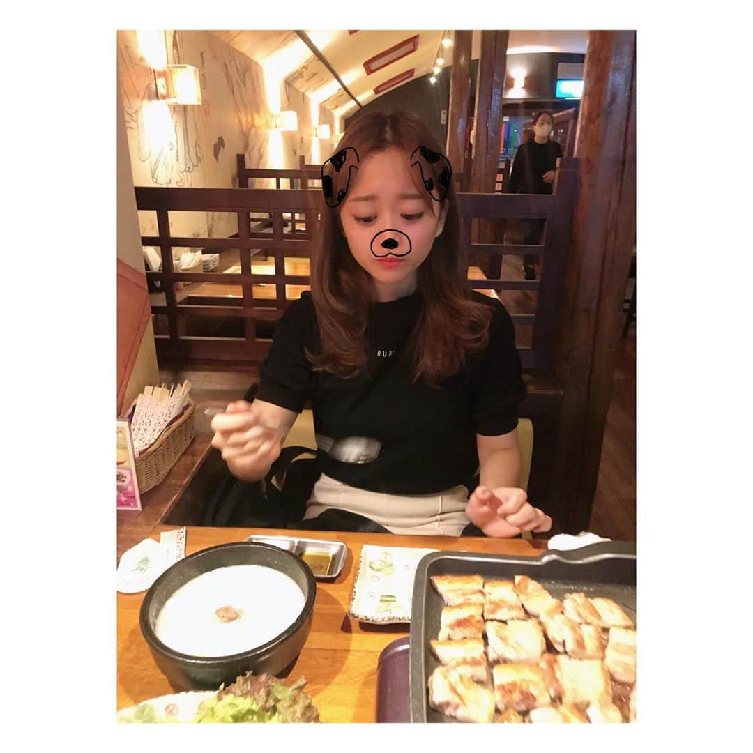 林愛夏さんのインスタグラム写真 - (林愛夏Instagram)「う〜ん！幸せっ😋💗﻿ ﻿  #マシッソヨ〜﻿ #それにしても寒かったね今日 #韓国グルメ  #サムギョプサル  ﻿ 自粛期間からずーっと韓国ドラマ見てるんですけど 特にお気に入りの韓国語、勝手に紹介するね ヨブセヨ〜🤗﻿ チンチャ?😯﻿ マシケッタ〜🤤﻿ ちなみに最近はキム秘書はいったいなぜ？を見てますぅ﻿ おすすめ教えてください〜♥️」10月17日 18時41分 - baby_manatsu