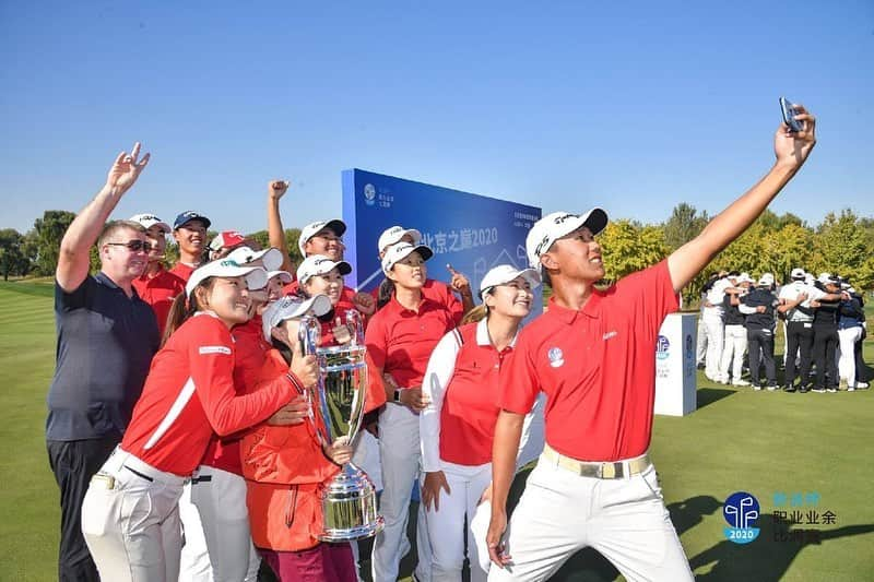 フォン・シャンシャンさんのインスタグラム写真 - (フォン・シャンシャンInstagram)「We are the CHAMP!   I’m so proud of this young, powerful and fearless team! Wishing you all an even brighter future! ❤️💪   #sinacup #TeamFeng #champ」10月17日 18時53分 - shanshanfeng_golf