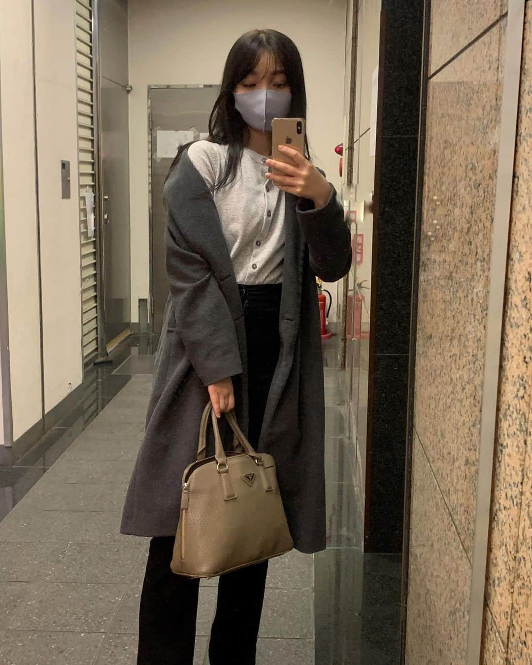 松岡里英さんのインスタグラム写真 - (松岡里英Instagram)「・ 今日からコート着はじめました🧥 昨日買ったカーディガンが可愛すぎて、黒も買って正解だった…❤︎  #code」10月17日 18時54分 - matuoka0519