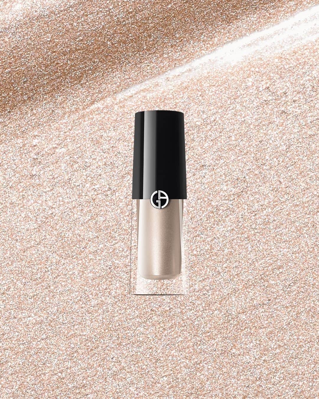 Armani Beautyさんのインスタグラム写真 - (Armani BeautyInstagram)「Focus on eyes. EYE TINT in shade 42 "Magnetic" glides onto eyelids with a no makeup feel to add a magnetic touch to your beauty look.   #Armanibeauty #EyeTint #eyeshadow」10月17日 18時58分 - armanibeauty