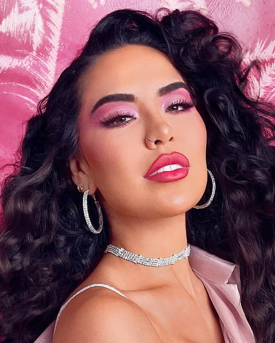 M•A•C Cosmetics Franceさんのインスタグラム写真 - (M•A•C Cosmetics FranceInstagram)「M•A•C - FROSTED FIREWORK ❄️   😍 sur @iluvsarahii avec notre collection Frosted Firework 💥 Vous êtes festif pour cette saison de fêtes ? Montrez à cette personne si spéciale  pour vous que vous tenez à elle avec nos coffrets inspirants et colorés choisis par la  M·A·C Artist, Karen Gonzalez. 💖 💖 Lipglass  en teinte “Heart Goes Boom”  💖 Fard à paupières Extra Dimension en teinte « Explosive Chemistry »  💖 Coffret Pinceaux Sparklr Starter 💖 Palette Yeux Grand Spectacle x25  💖 Coffret Visage Flashing Ice Extra Dimension en teinte “Light » 💖 Faux cils 75   Disponible en ligne et en boutiques.  #MACHoliday #MACFrostedFirework」10月17日 19時00分 - maccosmeticsfrance