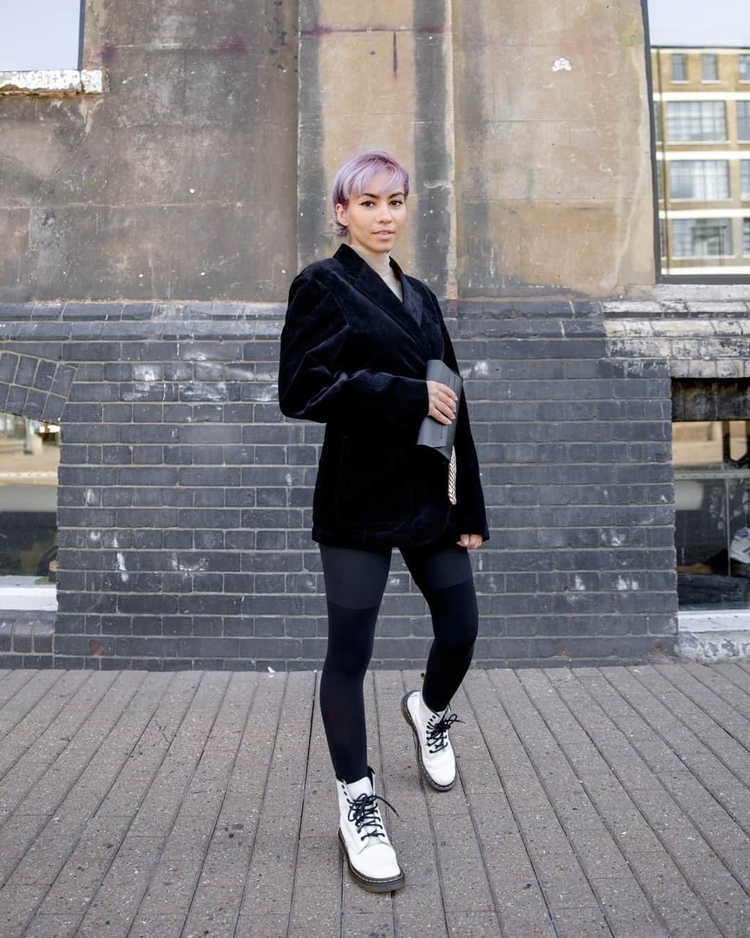 UNIQLO UKのインスタグラム：「UNIQLO HEATTECH - more warmth, fewer layers, even on the coldest days.  #Uniqlo #LifeWear #UniqloLifeWear」