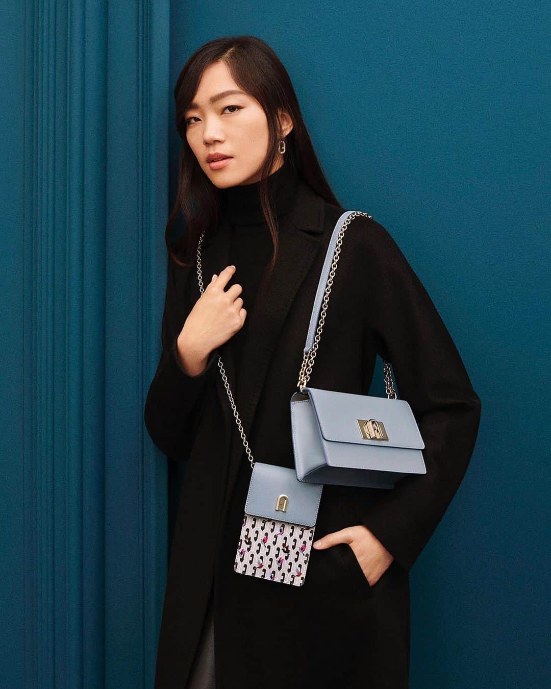 フルラのインスタグラム：「The Furla Mini Vertical Crossbody complements the Furla 1927 Mini Crossbody: an elegant ensemble.  #thefurlasociety #furlafeeling #newcollection #furla #accessories #fashion」