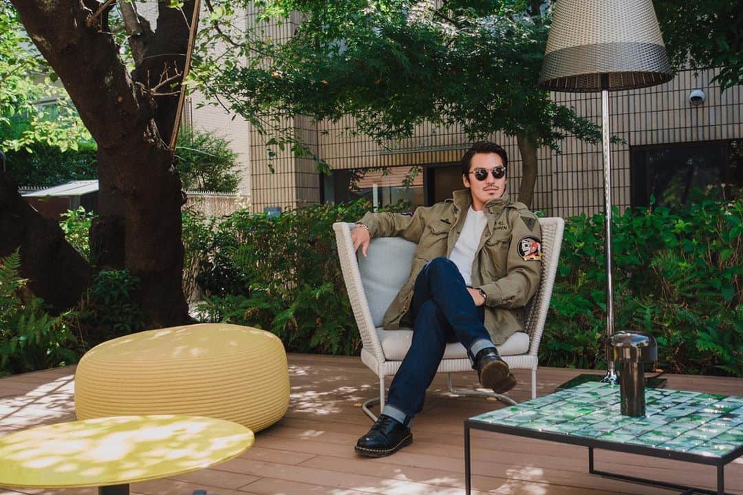 金尾玲生のインスタグラム：「.﻿ ﻿ ﻿ テラスに置く物で雰囲気は断然変わる。﻿ ﻿ ﻿ 明日までのキャンペーンに応募してない方は是非✌︎﻿ ﻿ 豪華プレゼントあたるよ✌︎﻿ ﻿ 俺も欲しい！笑﻿ ﻿ 1つ前の投稿見てね✌︎﻿ ﻿ ﻿ #baletti﻿ #interior ﻿ ﻿」