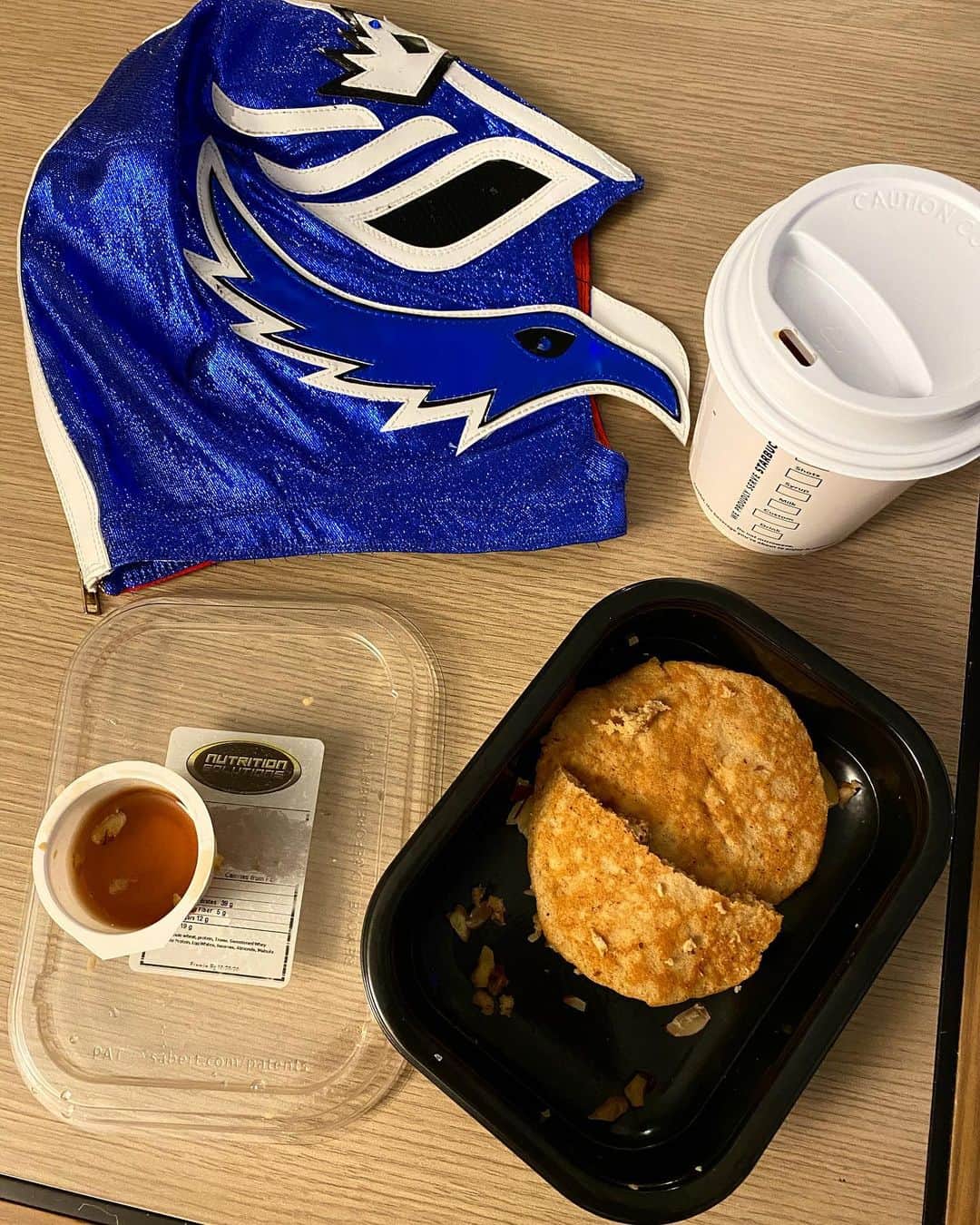 レイ・ミステリオ・ジュニアのインスタグラム：「These banana nut pancakes from @nutritionsolutions are  🔥🔥🔥」