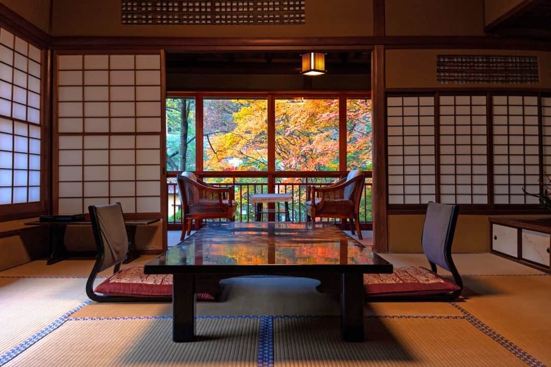 Relux | リラックスさんのインスタグラム写真 - (Relux | リラックスInstagram)「【日本文化を伝承し続ける旅館】  明治6年にスタートして今日まで。 数多くのお客さまをお迎えし、愛され続ける旅館です。  温泉は、自家源泉を掛け流しで。100%の源泉をお楽しみいただけるよう湯守が毎日調整しています。   日本の美しさを凝縮したような空間をぜひお楽しみください。  ------------------------------------------------ 📍会津東山温泉 向瀧 / 福島県 ------------------------------------------------  @mukaitaki  気になる宿の詳細は、Relux公式HPまたは、便利なReluxアプリからご確認ください🔎   #会津東山温泉向瀧 #福島県 #向瀧 #福島旅行 #東北旅行 #福島観光 #東北観光 #源泉掛け流し #東山温泉 #会津若松  #国内旅行 #週末旅 #週末旅行 #大人の休日 #記念日旅行 #誕生日旅行 #温泉旅行 #旅館 #温泉旅館 #ホテル #ラグジュアリーホテル #リゾート #リゾートホテル #旅スタグラム #旅行好きな人と繋がりたい #unknownjapan #japantravelphoto」10月17日 19時30分 - relux_jp