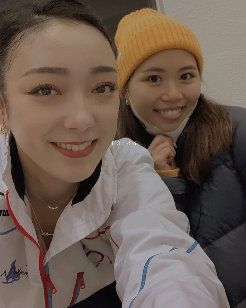 本郷理華のインスタグラム：「中京大学スケート部の企画に私も参加させて頂きました⛸ PVめちゃくちゃカッコいい🔥 アイスショーの様子も一緒にYouTubeにアップされております！  そしてそのアイスショーでは1番マイクを持ってはいけないような人間の私が司会進行に任命されました！笑 暴走司会を隣でまとめてくれた相棒のリコピンありがとう笑  #ほぼ演技妨害 #絶対うるさい #みんなごめん」