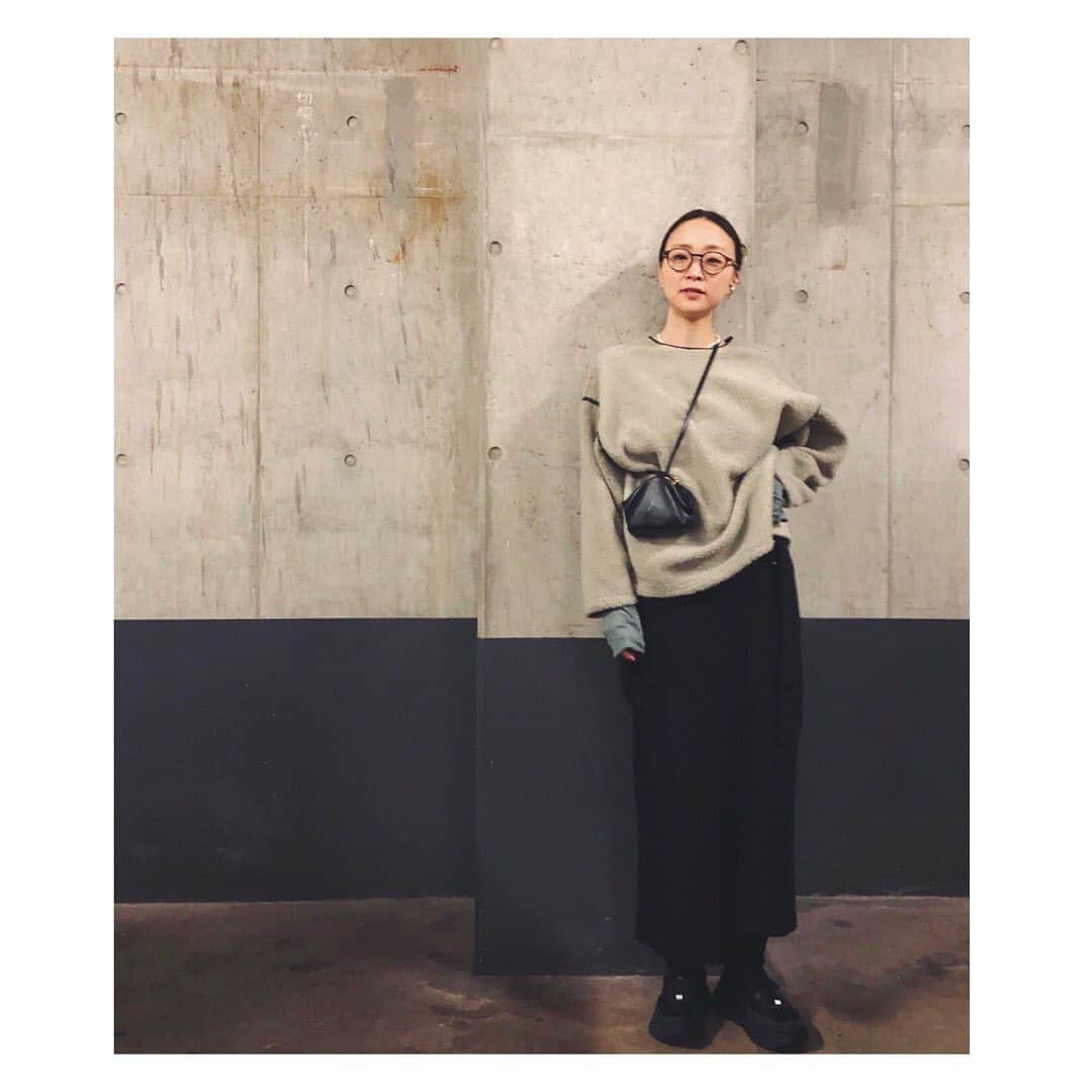 野尻美穂のインスタグラム：「ボアのトップスでも寒いー！ ラップスカートは裏地があって優秀◎ 質問にも来てたメガネはayameのSPIKEです👓 今日はひなた予防注射の日でした。 毎月のこれ、がんばれ🥺💪🏻 そして質問もあと少し返します😌💛  #EARIH #wai_ships  #jilsander #hokaoneone  #ayame」