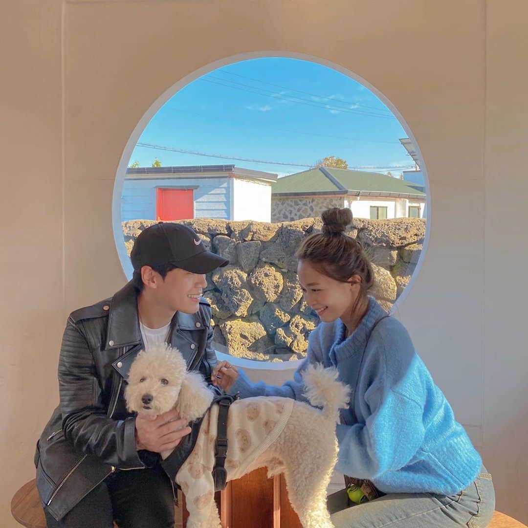 キム・ダヘのインスタグラム：「오늘 날씨 🧚🏻‍♂️🤍 애견동반가능한곳이 생각보다 많아서 너무 좋아요오」