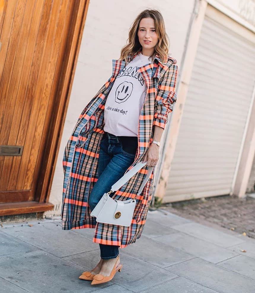 ルパートサンダーソンのインスタグラム：「#RSWomen I @thelondonchatter wears our Misty Slingbacks in @hellofashion_uk I #AsSeenOn #Slingbacks #KittenHeels #MangoSuede #TheLondonChatter #RupertSanderson」