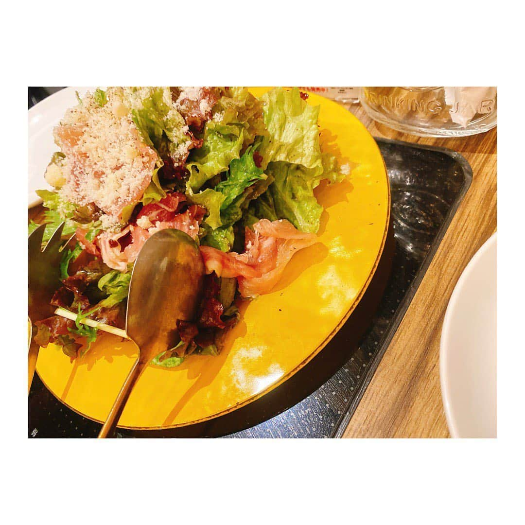 BmF【公式】さんのインスタグラム写真 - (BmF【公式】Instagram)「お友達とシカゴピザ食べに行きました🌟 チーズはとろとろだけどとても食べやすくて美味しかったです😋💕  ずっと行きたいなと思っていたのでこの前初めていけてとても嬉しかったです！！  #kurumi #BｍF #ビーマイナーエフ  #高校生 #jk #jk1 #fjk #04  #singer #歌手  #シカゴピザ #ランチ #ピザ #instadaily  #Japanese #japan #tagsforlikes  #japanesegirl」10月17日 19時32分 - bmf_twr