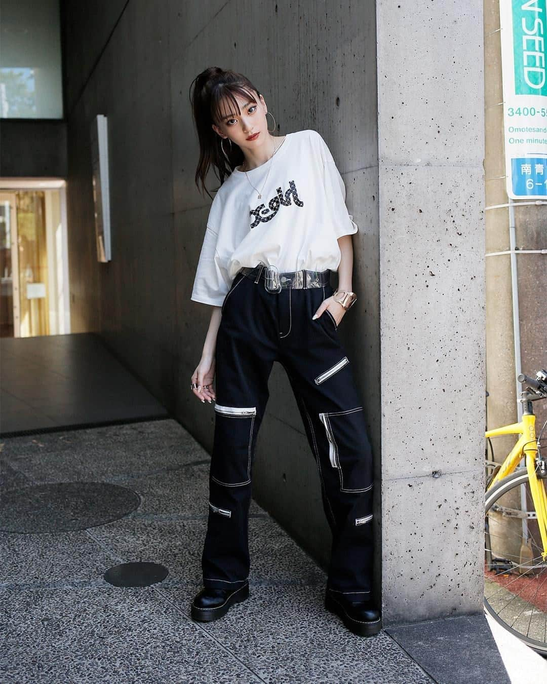 Droptokyoさんのインスタグラム写真 - (DroptokyoInstagram)「TOKYO STREET STYLE⁣⁣ ⁣ ⁣⁣⁣ Name: @mariannu_official⁣ Occupation: Artist / Model Top: #Xgirl⁣ Pants: #Xgirl⁣ Shoes: #CECILMcBEE⁣ Belt: #SLY⁣ Accessory: #claires #WEGO⁣ #streetstyle#droptokyo#tokyo#japan#streetscene#streetfashion#streetwear#streetculture#fashion#ストリートファッション#コーディネート ⁣⁣ Photography: @abeasamidesu」10月17日 19時34分 - drop_tokyo