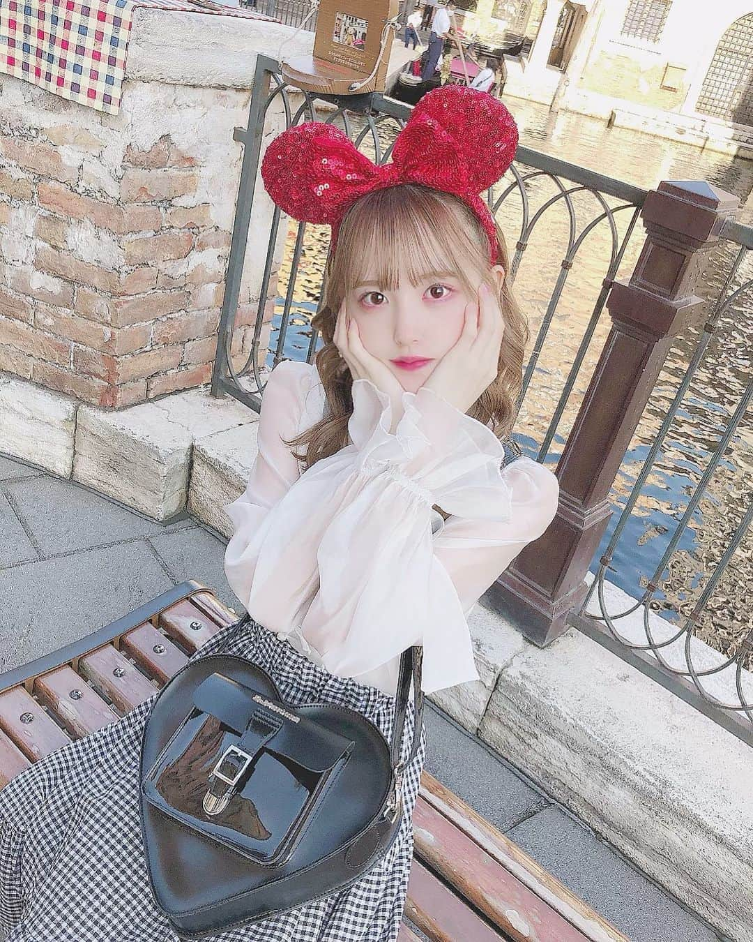 真城里帆さんのインスタグラム写真 - (真城里帆Instagram)「‪︎❤︎‪︎‪︎ ‪︎❤︎ ‪︎❤︎‪︎ . . . . #ディズニーシー  #東京ディズニーリゾート  #disney  #disneysea  #ミニーコーデ  #ミニーマウス  #ミニーちゃん  #ミルクティーベージュ  #ミルクティーアッシュ  #ミルクティーカラー  #アッシュベージュ  #アッシュカラー」10月17日 19時42分 - riho_nonfic