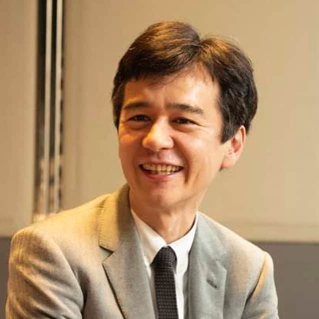 のインスタグラム：「本日10月17日(土)21:00〜は オンラインサロン「ひぐち君の日本ワイン会」リモートワイン会にて、 ワイン雑誌「WINE WHAT(ワインワット)」社長・鈴木文彦さんにご参加いただきます。 今回のオススメワインは、アルザスのピノグリです🍷 #winewhat  #ワインワット #winemagazine  #turckheim  #collectionterroirs 2016🍷 #pinotgris  #alsace  #france 🇫🇷 #日本ワイン　🇯🇵 #japanesewine #vinjaponais  #wine #vin #vino #winetime #winelover  #instawine #wineexpert  #tokyo  #zoom #zoomwinetasting  #リモートワイン会  #オンラインサロン #ひぐち君の日本ワイン会  https://lounge.dmm.com/detail/1486/」