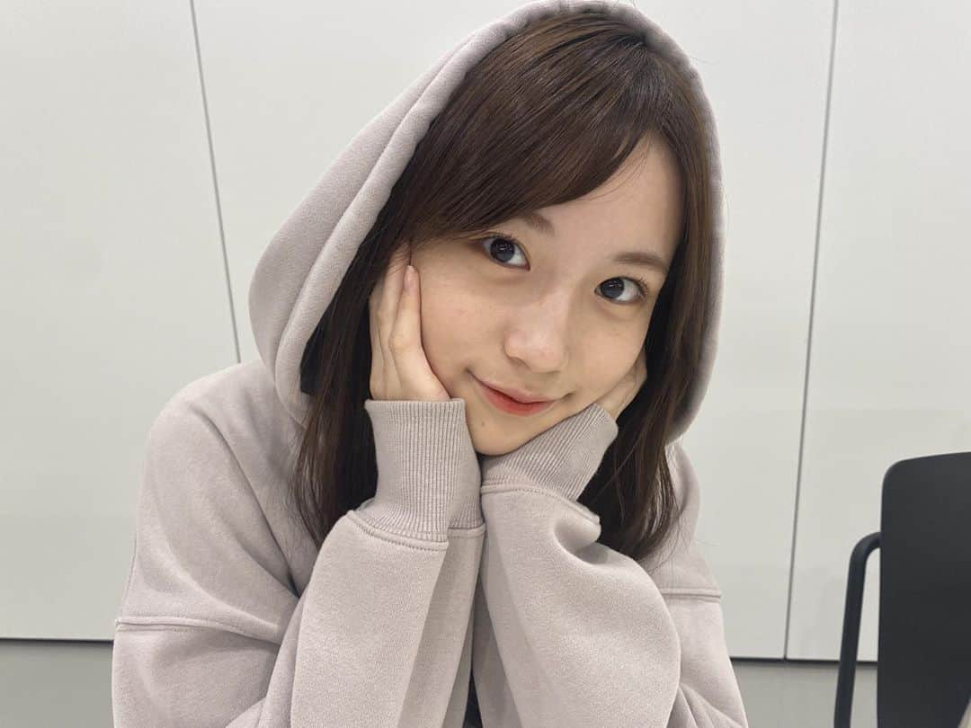 掛橋沙耶香のインスタグラム：「パーカーの季節❄  #掛橋沙耶香 #乃木坂46 #乃木坂4期生 #さぁちゃん #さぁちゃんブログ #14 #まいにちさぁちゃん」