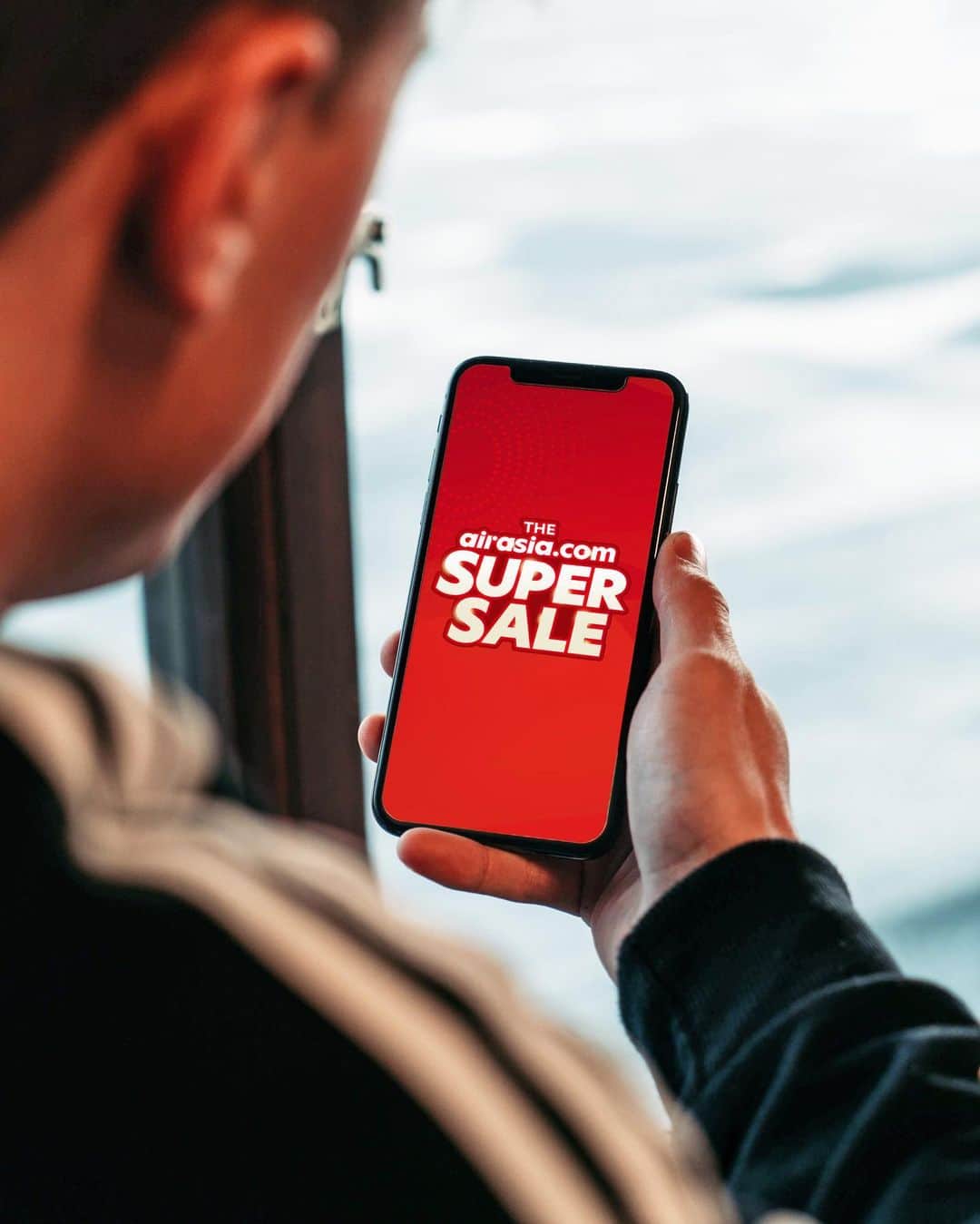 エアアジアのインスタグラム：「Oh no, time is running out! 30 hours left to enjoy our SUPER PROMOS on flights, hotels, activities, deals, and so much more with the airasia.com Super Sale! ⏰  Visit the link on our bio to book! #airasiaForEveryone」