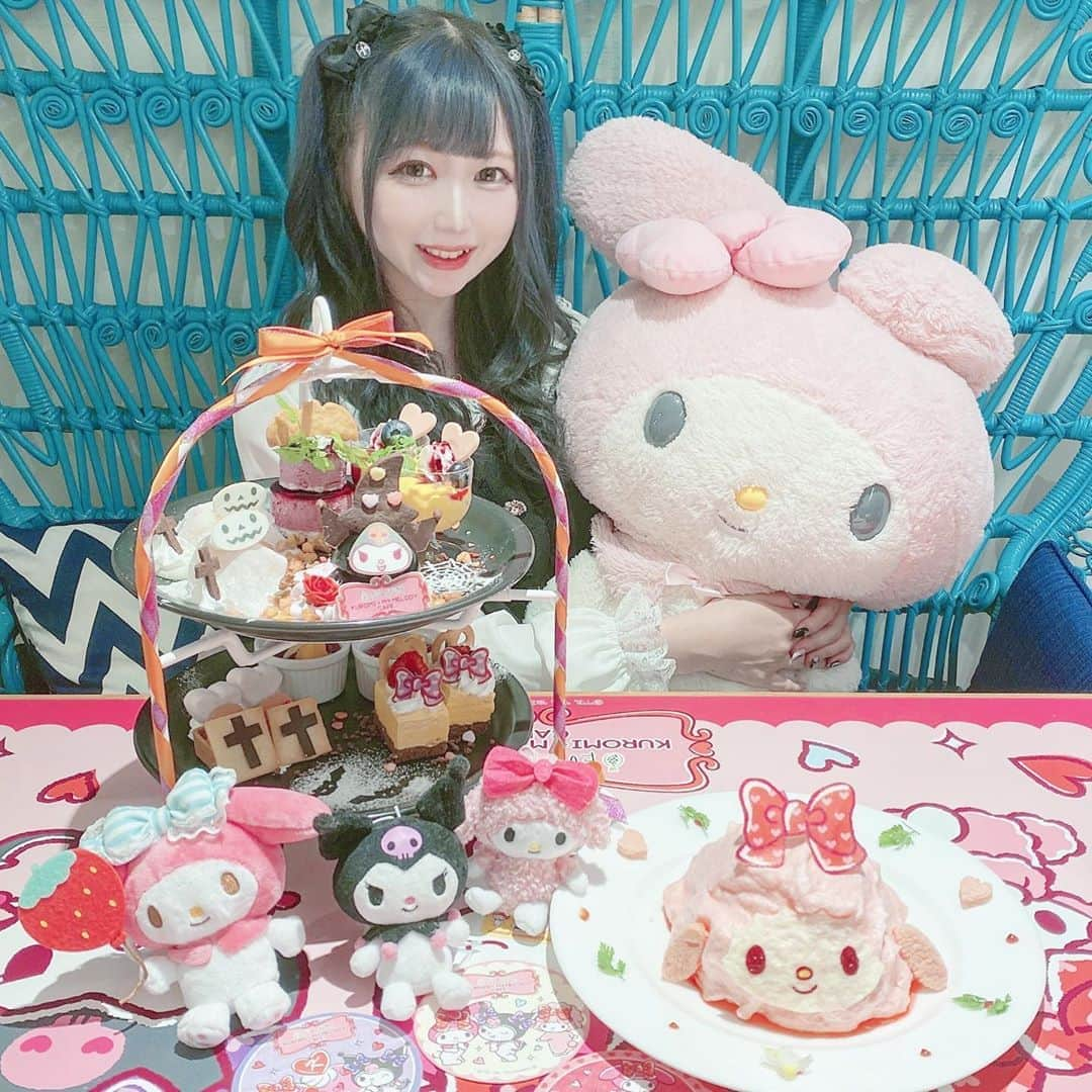 あいにゃんさんのインスタグラム写真 - (あいにゃんInstagram)「新宿ルミネエストのマイメロクロミカフェの後半メニュー🐰 クロミのアフタヌーンティーとピアノちゃんのモコモコごはん？的なの💓かあい💓 クロミちゃん意識してみた😈🎶🖤 * * #eggandspuma #アフタヌーンティー #マイメロカフェ #マイメロディ #クロミ #クロミちゃん #ピアノちゃん #サンリオ #サンリオコラボ #新宿カフェ #afternoontea #sanrio #mymelody #kuromi #mysweetpiano   #自撮り女子 #被写体 #メイド #コンカフェ #アイドル #地雷 #地雷女 #メンヘラ女子 #量産型 #ハーフツイン #japanesegirl #maid #followforfollowback #いいね返し #フォローミー」10月17日 20時08分 - ainyan0310