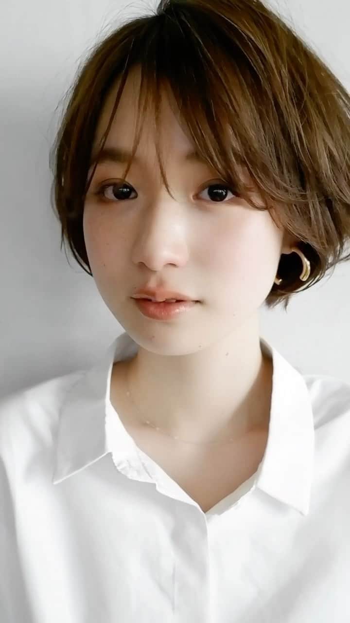 大木光のインスタグラム：「凛としているのに愛らしい ヘアとメイクに抜け感を #大人の可愛げ items. Celvoke インフィニトリカラー07 ADDICTION Praline062 CANMAKE クリームチーク 16 SUUQU モイスチャーリップスティック 12 #celvoke#suuqu#addiction #canmake #キャンメイク #メイク#メイク動画 #アイメイク#チーク #リップ#リップグロス#リップスティック #アイシャドウ #ハイライト#アイライン#コンシーラー#コスメ好き#コスメ好きさんと繋がりたい#メイクレッスン#メイク好きな人と繋がりたい #イエベ#イエローベース#パーソナルカラー#パーソナルカラー診断 #ブルベ# #celvoke #suqqu #addiction」