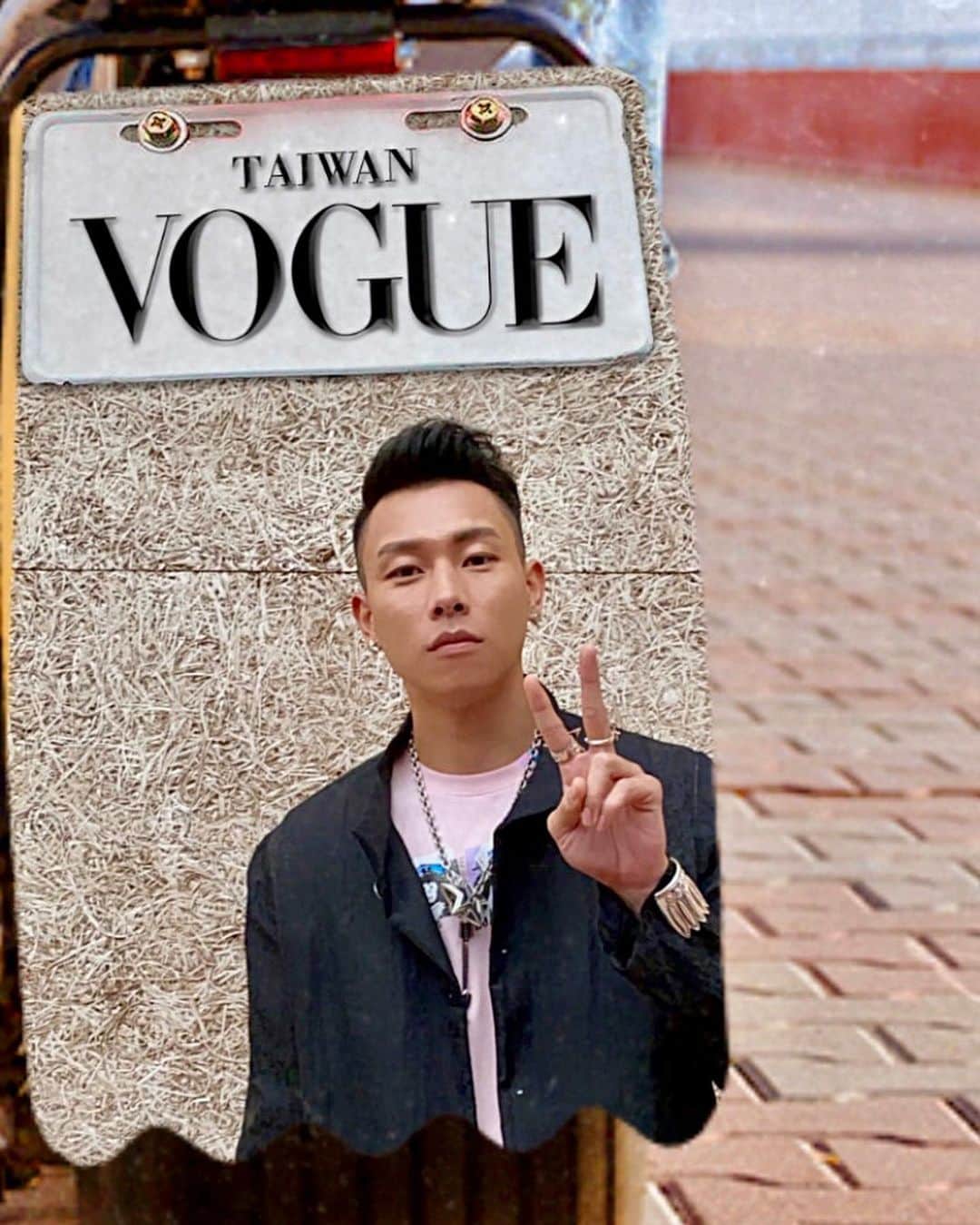 Vogue Taiwan Officialさんのインスタグラム写真 - (Vogue Taiwan OfficialInstagram)「#VogueFashionNow  FNO今晚登場囉✨✨✨ Vogue後台直擊，大明星們接受濾鏡挑戰，大家快到 @voguetaiwan 首頁玩🧡  瘦子 @mjfceo  的男神擋泥板怎麼萌萌的呀🤣🤣🤣  高爾宣 @osn.osn  說他的復古參考是金城武✨  黃宣 @y3loooooo  的穿搭在15秒內立刻說好說滿 👏🏻👏🏻👏🏻  @designfortaipei #2020臺北時裝週  #TaipeiFashionWeek  #TPEFW #RECONNEXT #REPLAY  #VogueFashionsNightOut」10月17日 20時11分 - voguetaiwan