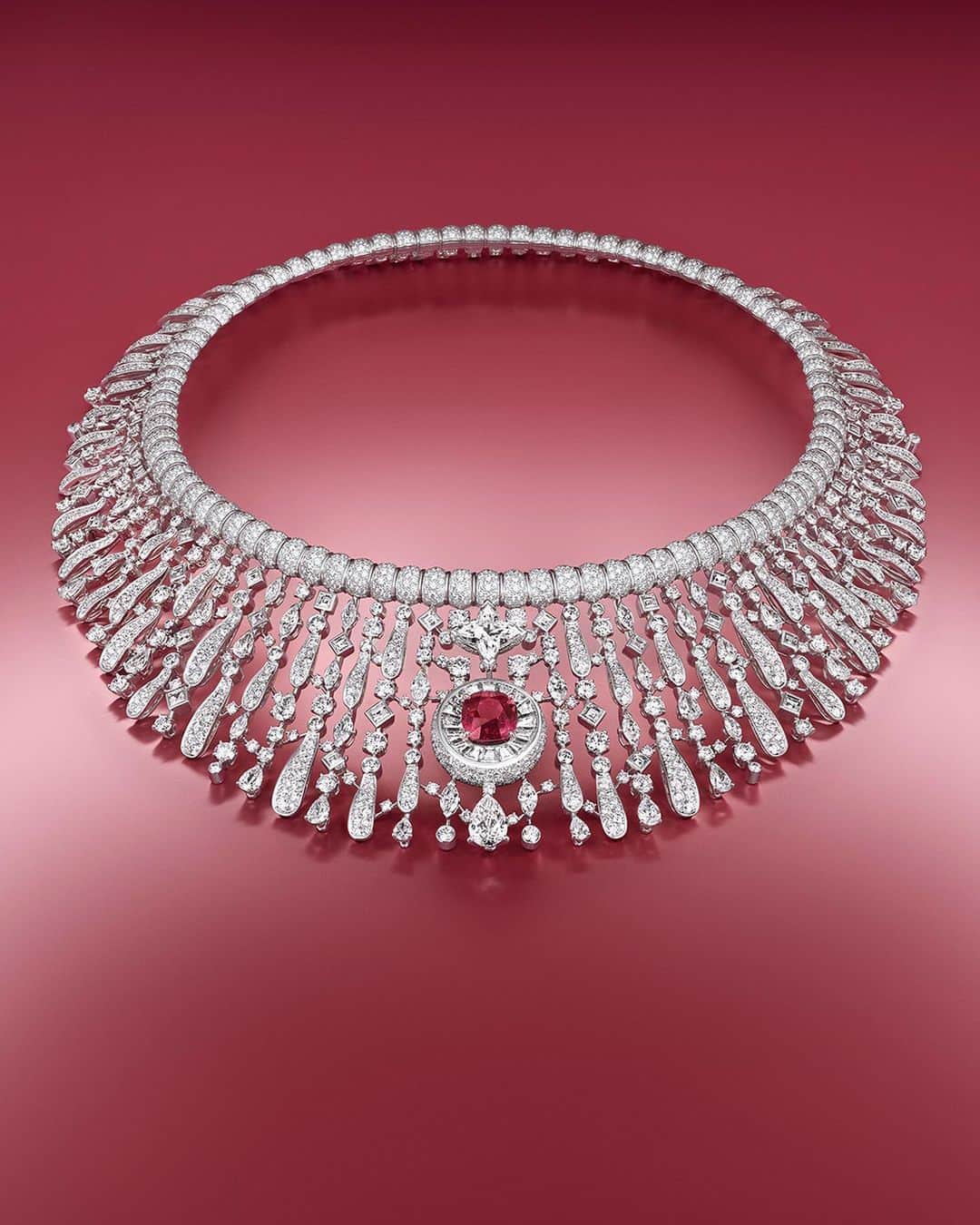 のインスタグラム：「Red planet. #LouisVuitton’s Astre Rouge necklace showcases an exceptional 8.06 carat ruby against a cascade of diamonds, evoking the planet Mars in a shower of light. Explore the Maison’s Jewelry Artistic Director Francesca Amfitheatrof’s Stellar Times High Jewelry Collection.」
