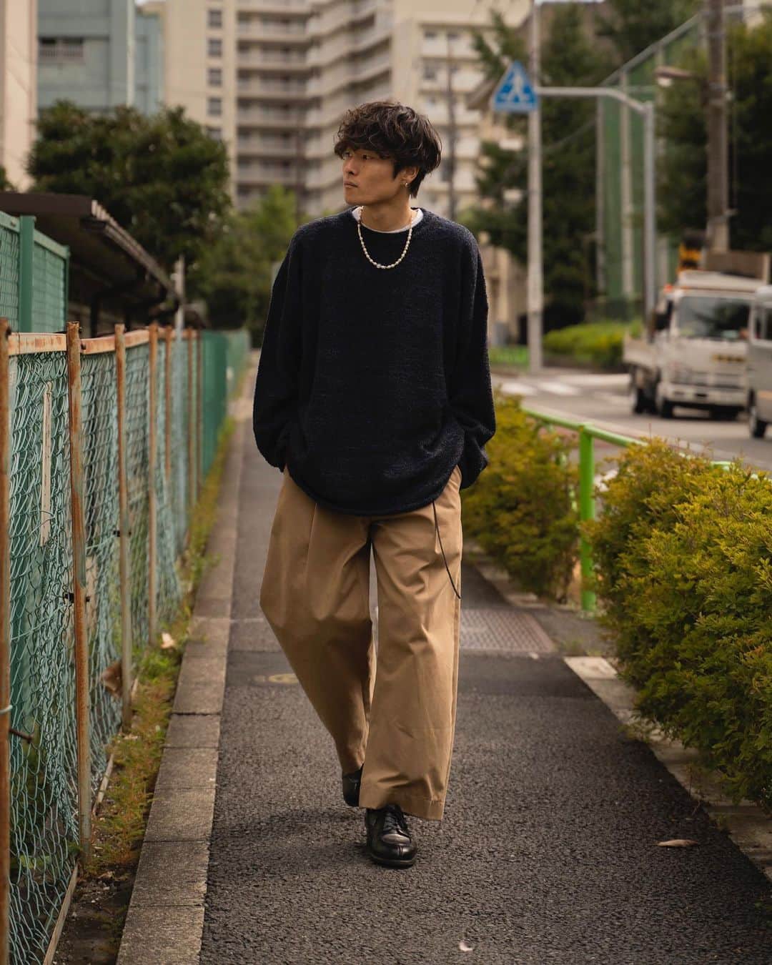 Ryoさんのインスタグラム写真 - (RyoInstagram)「ㅤㅤㅤㅤㅤㅤㅤㅤㅤㅤㅤㅤㅤ  ニットを新調😋 4色の糸が混ざった奥行きのある色味と、uruらしいオーバーサイジングにこの落ち感…今着たいニットです。 袖口や裾のロールが抜け感あっていいですよね👀 ㅤㅤㅤㅤㅤㅤㅤㅤㅤㅤㅤㅤㅤ knit:#urutokyo pants:#studionicholson shoes:#leyuccas」10月17日 20時24分 - ryo__takashima