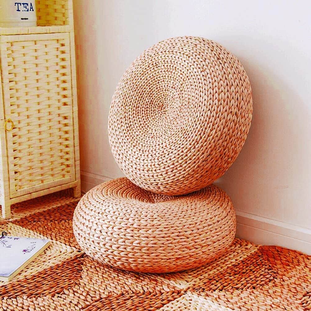 チップ＆ペッパーのインスタグラム：「A beautiful pouf that fits perfectly in your living room. A simple way to allow for more places to settle down, and complement your other seating furniture. . . . . . #interior #tassels #pouf #poufottoman #interior4all #americanstyle #woodenhouse #interior123 #interior4inspo #interior_delux #interiordesign #myinterior #bohostyle #swing #industrial #scandinavian #mynordicroom #bohemian #natural #stylraven #farmhouse #minimalisticdesign #drewno #macrame」
