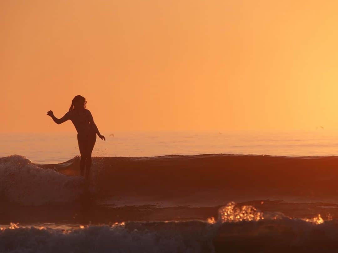 田岡なつみのインスタグラム：「そろそろキャンプの時期⛺️🍁  #surfing」