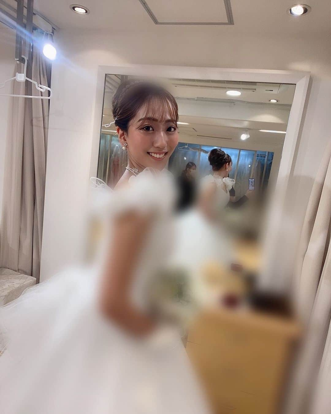 小川奏さんのインスタグラム写真 - (小川奏Instagram)「﻿ じゃーん😆﻿ってまだモザイクです😂 ﻿ 11/3の本番で #桂由美ウェディングドレス を着せて頂けることになりました❤︎﻿ ﻿ フィッティングの時、ドレスの美しさと初めてのウエディングドレスに感動しました…﻿ ウルっと🥺﻿ ﻿ それと同時に、残りのミスコン活動をより頑張りたいと思いました❤︎﻿ ﻿ 皆様の一つ一つの励ましのお言葉、本当に嬉しくて日々支えになっております。﻿ ﻿ 本番、この私に選んでいただいたドレスを皆様にお披露目するのが今から楽しみで仕方ありません😊﻿ ﻿ 楽しみにしててくださいね❣️  #ミス学習院コンテスト2020 #ミス学習院コンテスト #ミスコンファイナリスト #ミスコン2020 #ウエディングドレス #ウエディングフォト」10月17日 20時33分 - kana_missg2020