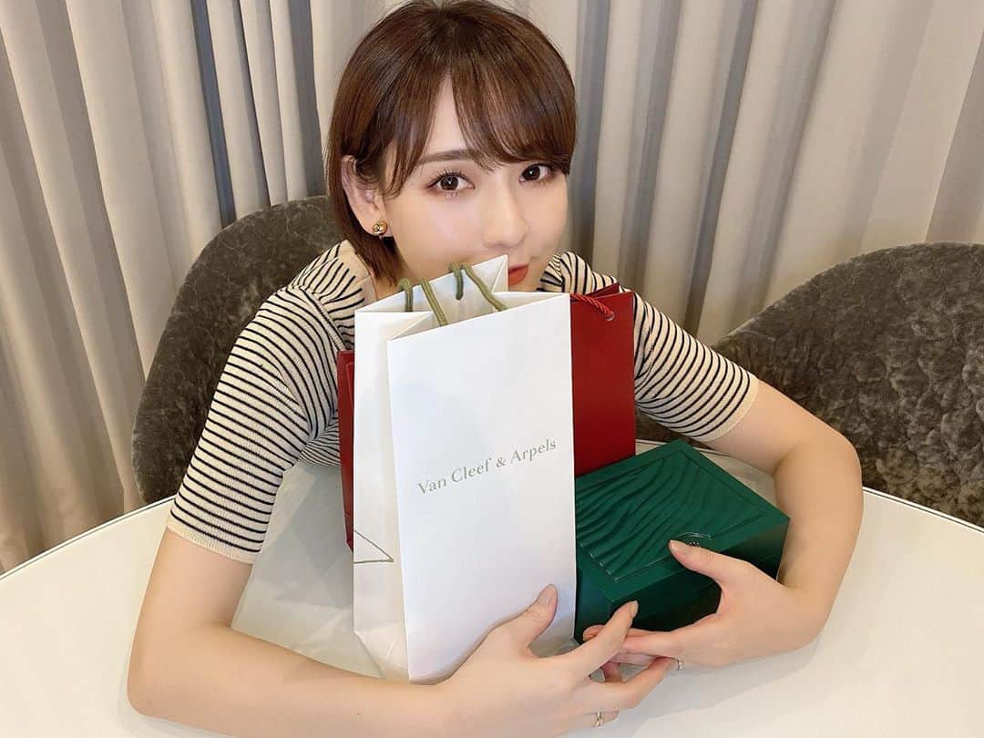 永棟安美さんのインスタグラム写真 - (永棟安美Instagram)「お腹いっぱい過ぎてケーキはお持ち帰りさせてもらいました👏❤これがまた美味しくて、ほとんど1人で食べちゃいました🤣﻿ ﻿ 沢山ありがとう🥺﻿❤️❤️❤️ @kohei_mishina  ﻿ #満足気 #mybirthday #🎂 #1009 #28歳 #夫婦 #夫婦デート #カップル」10月17日 20時37分 - ami_nagamune