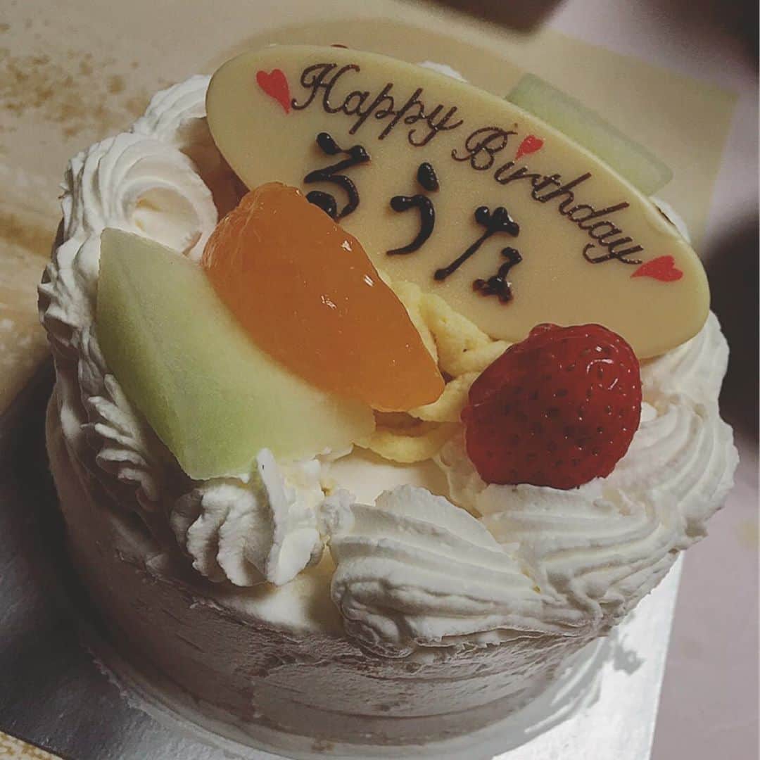 RUUNAのインスタグラム：「. . . 遅れた誕生日お祝いで 家族とゆっくり過ごしてます。 幸せな時間🌱 . . #family #trip #goodtime #birthday #cake #memorial  #家族旅行 #誕生日 #記念」