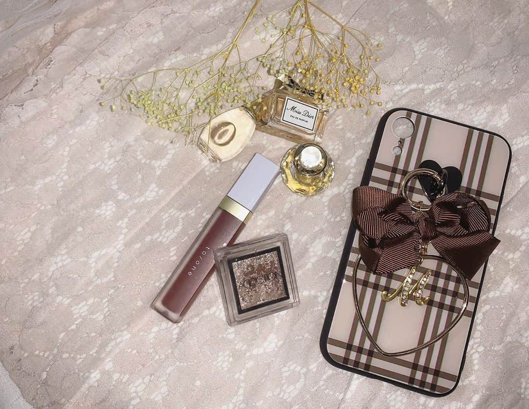 のインスタグラム：「new iPhone case ♡♡♡ ・ ・ ・ @alamain2018 様から秋っぽくて可愛いiPhonecaseを頂きました🕊✨ ・ ・ ・  MAX50%OFFのAUTUMN SALE 開催しているのでcheckしてみてください🍓❤︎10/17 19:00〜 10/25 23:59 までらしいです🐰 ・ ・  #alamain#アラメイン#iPhoneケース #iPhonecase #ハンドメイド #ハンドメイド作品 #ハンドメイド作家 #ハンドメイド雑貨#プチプラ#ファッション」